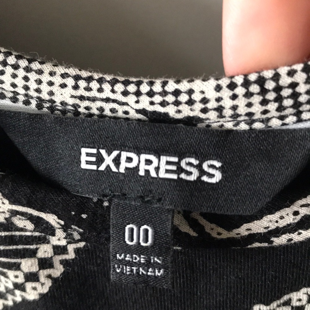 Express dress - Picture 3 of 3